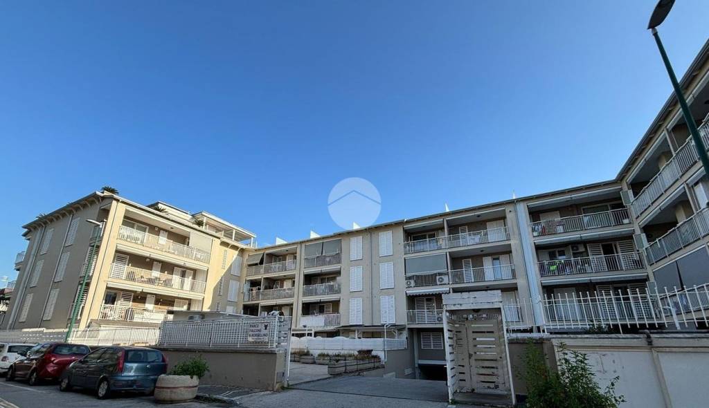 appartamento in vendita a Napoli in zona Barra