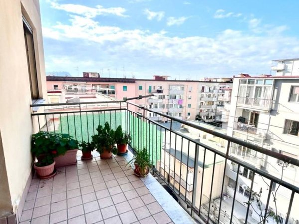 appartamento in vendita a Napoli in zona Bagnoli