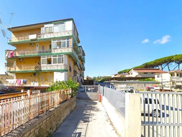 appartamento in vendita a Napoli in zona Pianura