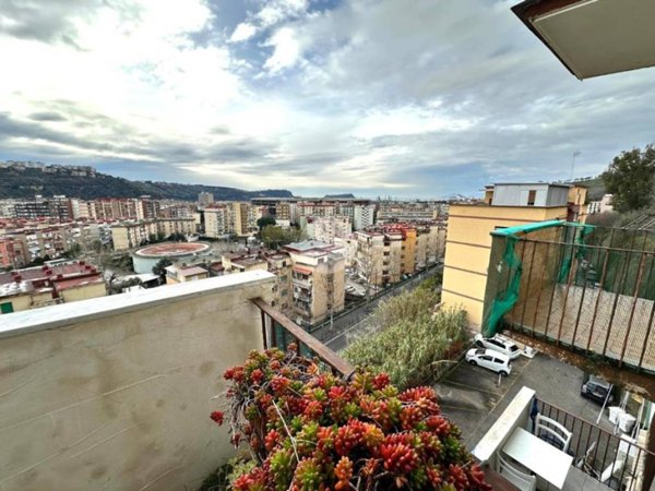 appartamento in vendita a Napoli in zona Bagnoli