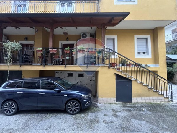 casa indipendente in vendita a Napoli in zona Piscinola