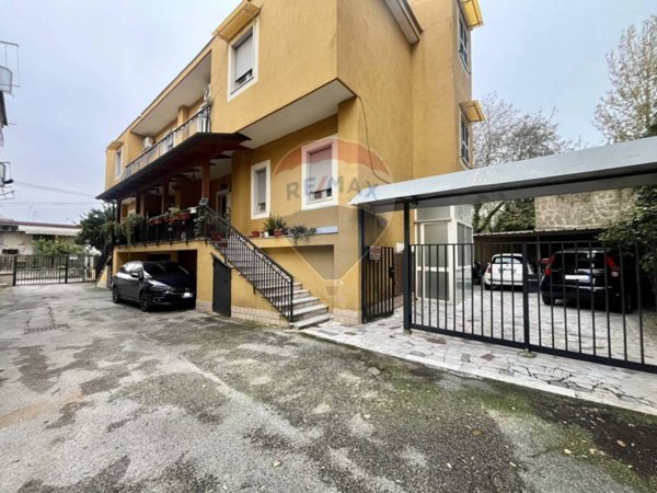 casa indipendente in vendita a Napoli in zona Camaldoli