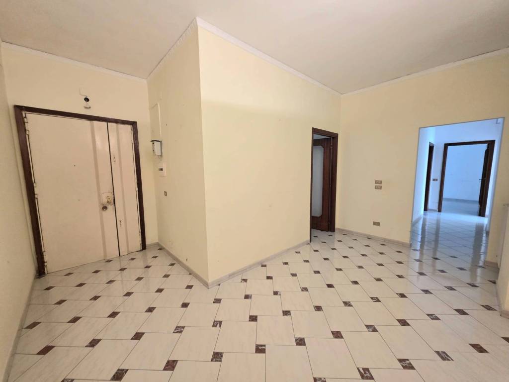 appartamento in vendita a Napoli in zona San Carlo all'Arena