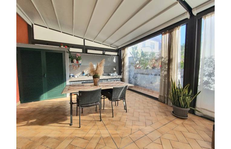 appartamento in vendita a Napoli in zona San Carlo all'Arena