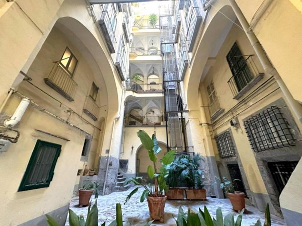 appartamento in vendita a Napoli in zona San Ferdinando