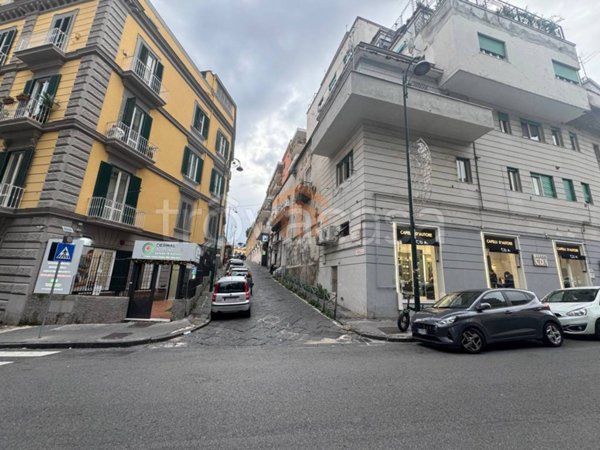 casa indipendente in vendita a Napoli in zona Chiaia