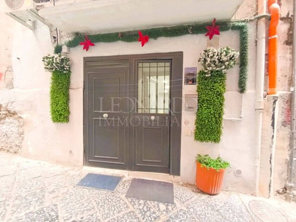 appartamento in vendita a Napoli in zona Chiaia