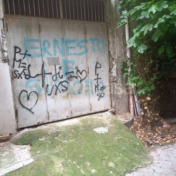 locale commerciale in vendita a Napoli