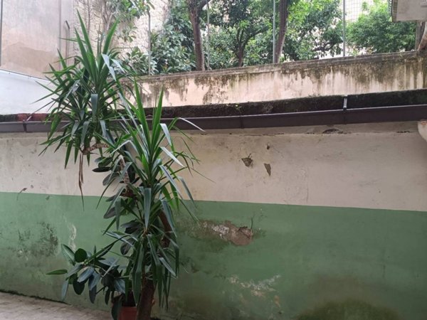 locale commerciale in vendita a Napoli