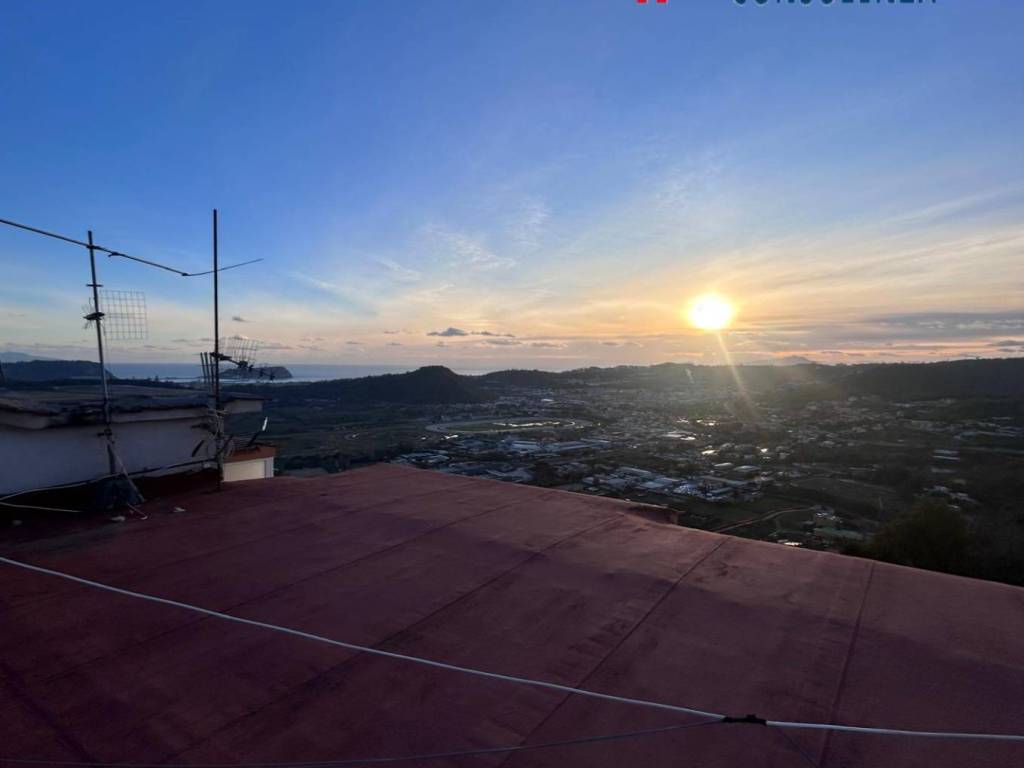 appartamento in vendita a Napoli in zona Pianura