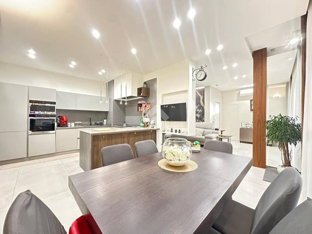 appartamento in vendita a Napoli in zona Arenella