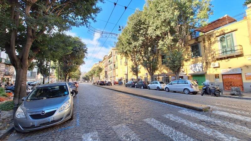 negozio in vendita a Napoli in zona Stella