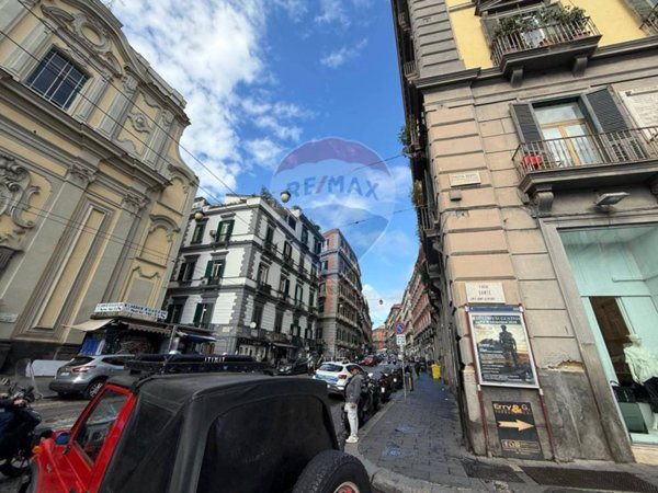 locale commerciale in vendita a Napoli