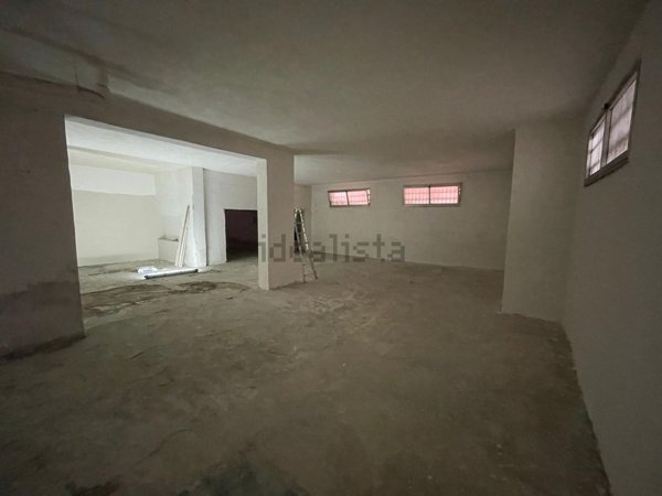 locale commerciale in vendita a Napoli in zona Pianura