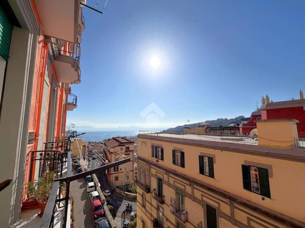 appartamento in vendita a Napoli in zona Chiaia