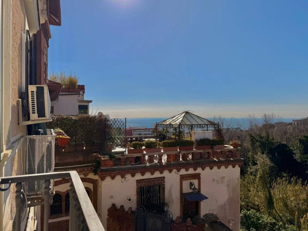 appartamento in vendita a Napoli in zona Posillipo