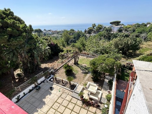 casa indipendente in vendita a Napoli in zona Posillipo