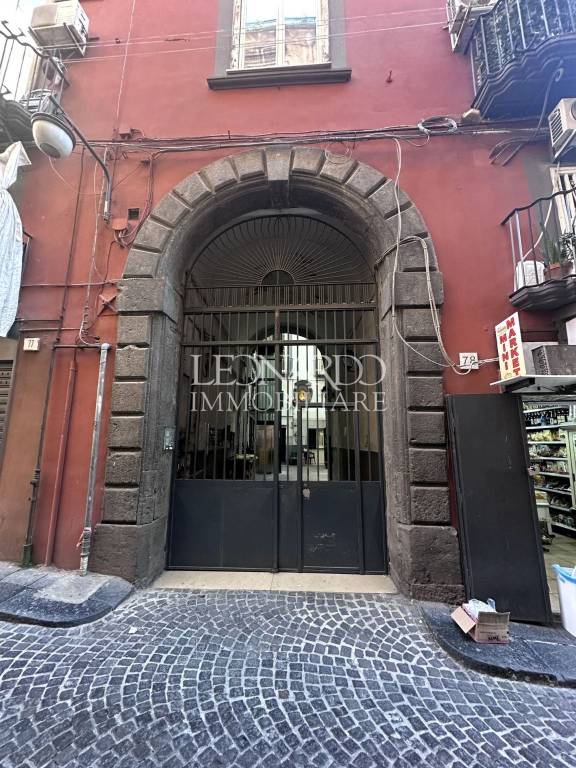 appartamento in vendita a Napoli in zona Chiaia