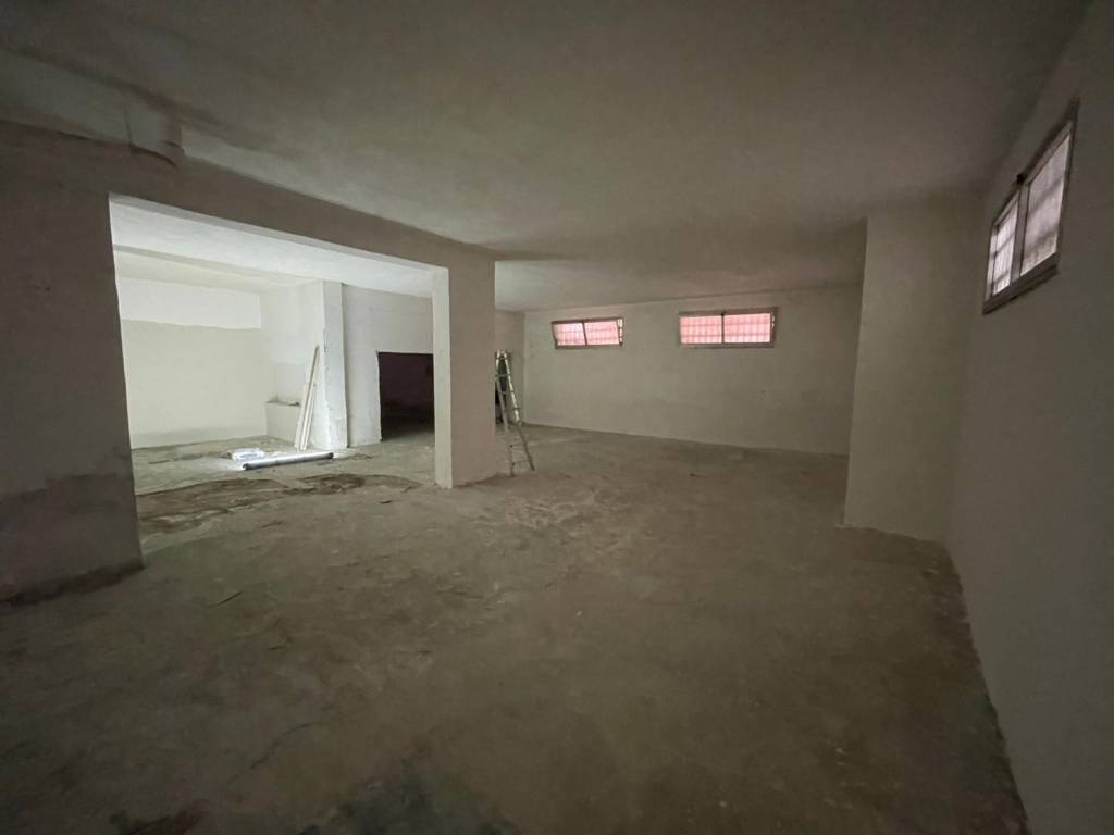 negozio in vendita a Napoli in zona Pianura