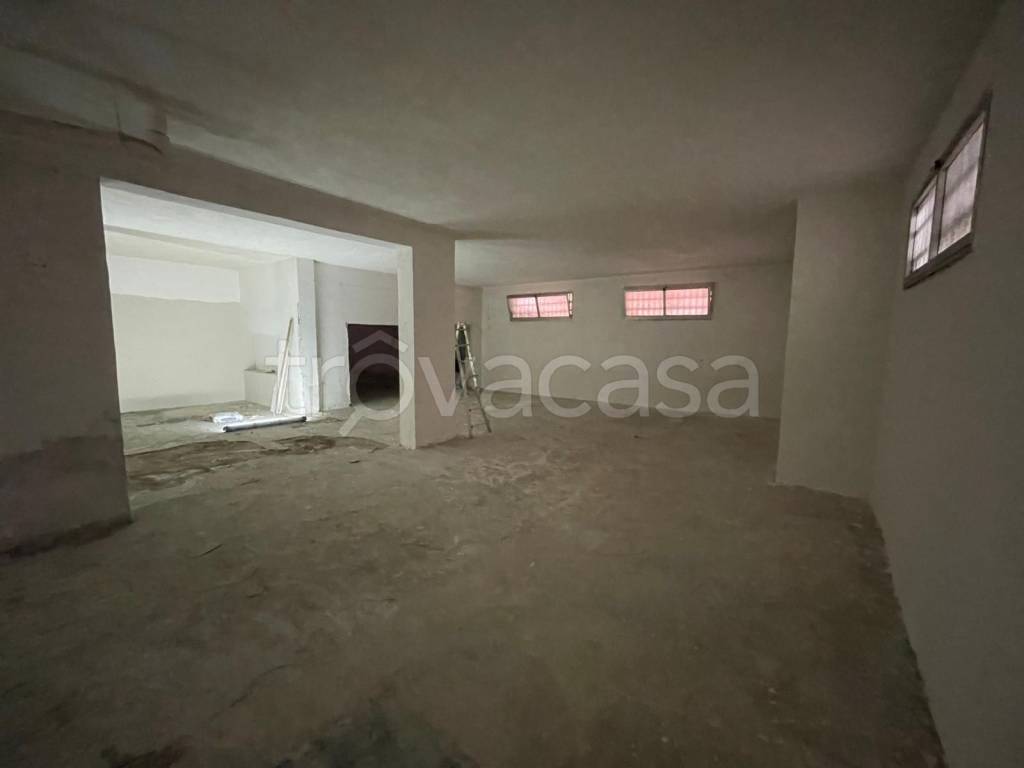 negozio in vendita a Napoli in zona Pianura