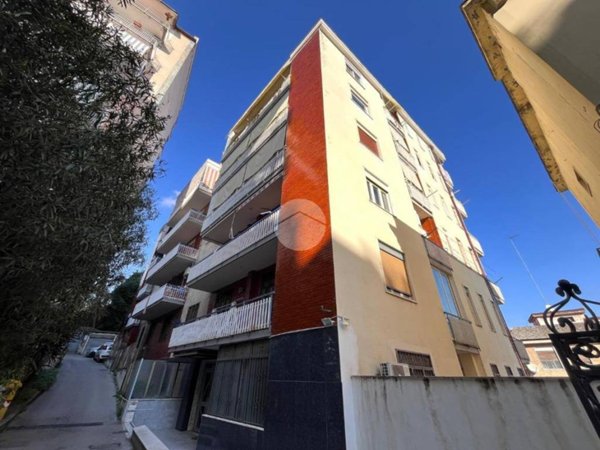 appartamento in vendita a Napoli in zona San Carlo all'Arena