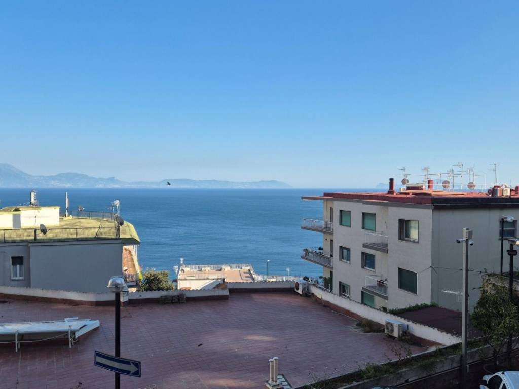 appartamento in vendita a Napoli in zona Posillipo