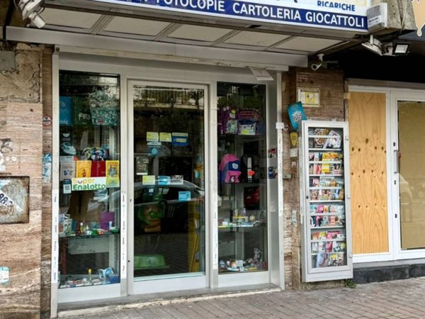 negozio in vendita a Napoli in zona Pianura