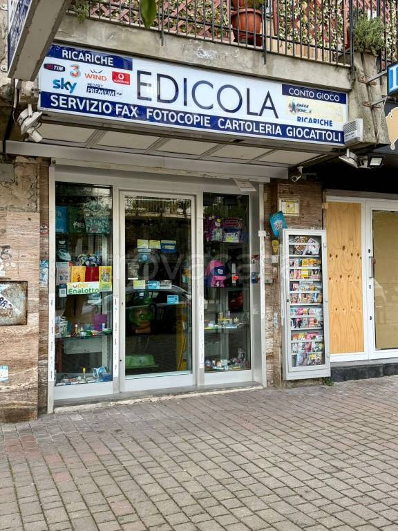 negozio in vendita a Napoli in zona Soccavo