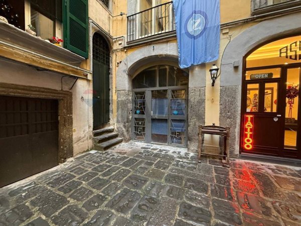 negozio in vendita a Napoli in zona Avvocata