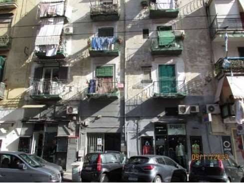 appartamento in vendita a Napoli in zona San Carlo all'Arena