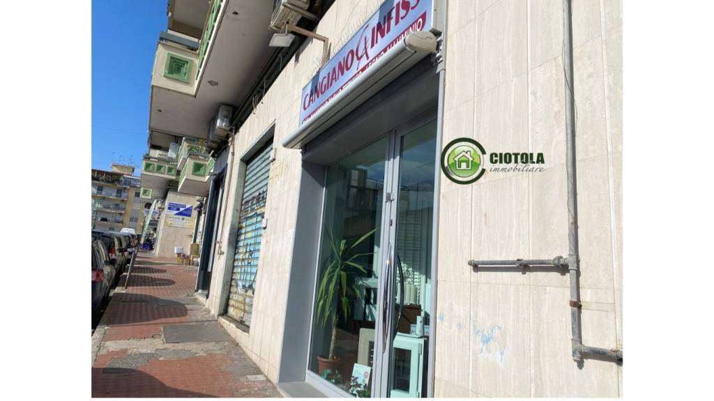 negozio in vendita a Napoli in zona Soccavo
