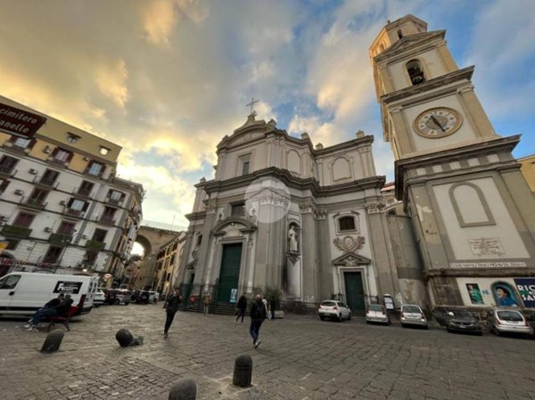 negozio in vendita a Napoli in zona Stella