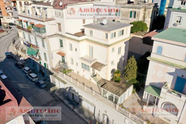 casa indipendente in vendita a Napoli in zona San Carlo all'Arena