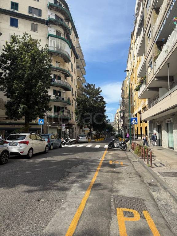 negozio in vendita a Napoli in zona Fuorigrotta