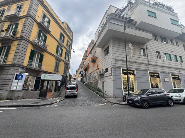 negozio in vendita a Napoli in zona Chiaia