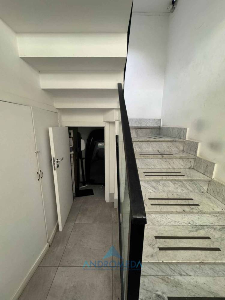 locale commerciale in vendita a Napoli in zona Zona Industriale-Ferrovia