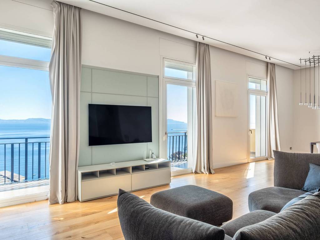 appartamento in vendita a Napoli in zona Posillipo