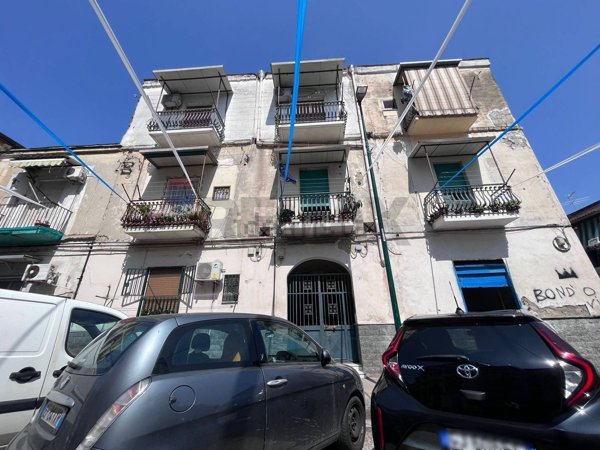 locale commerciale in vendita a Napoli in zona Secondigliano