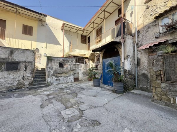 appartamento in vendita a Napoli in zona Barra