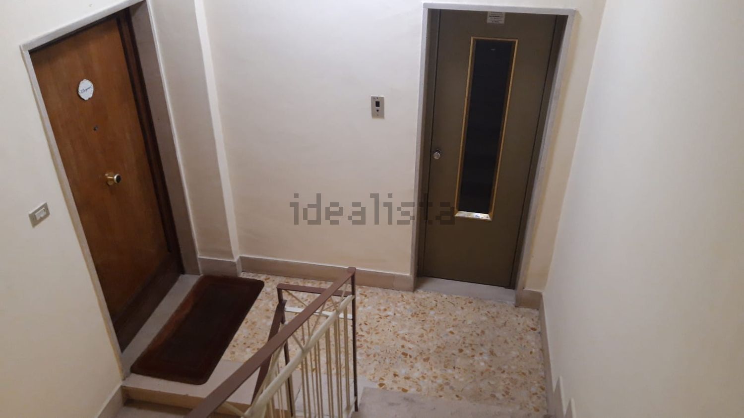 appartamento in vendita a Napoli in zona San Carlo all'Arena