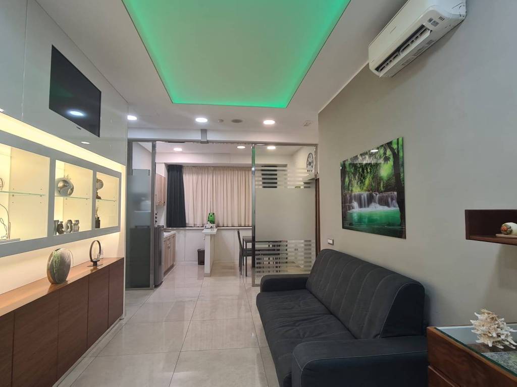 negozio in vendita a Napoli in zona Vomero