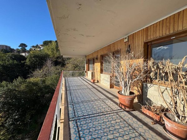 appartamento in vendita a Napoli in zona Chiaia