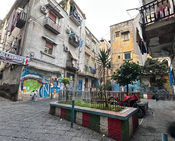 appartamento in vendita a Napoli in zona San Lorenzo