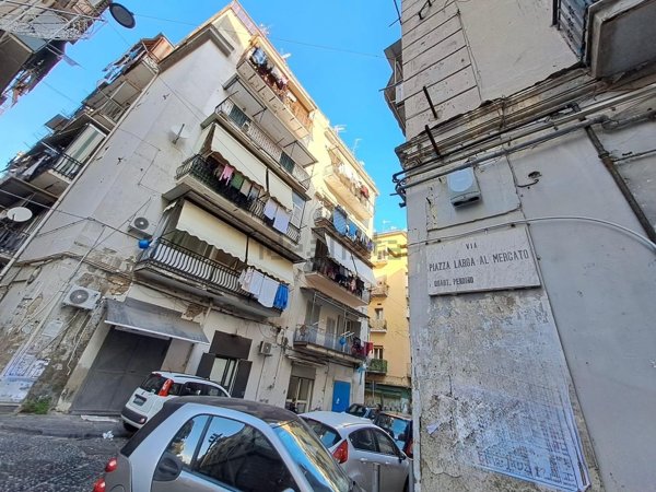 appartamento in vendita a Napoli in zona Pendino / San Giuseppe