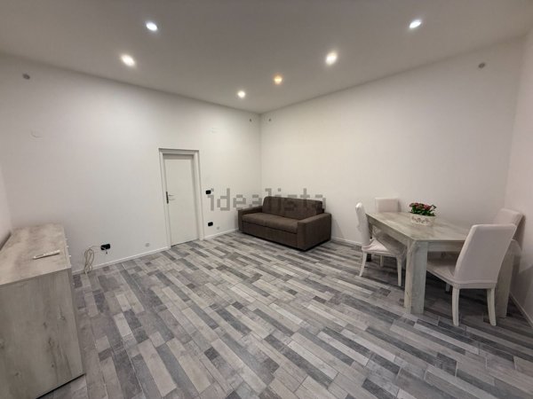 appartamento in vendita a Napoli in zona San Carlo all'Arena