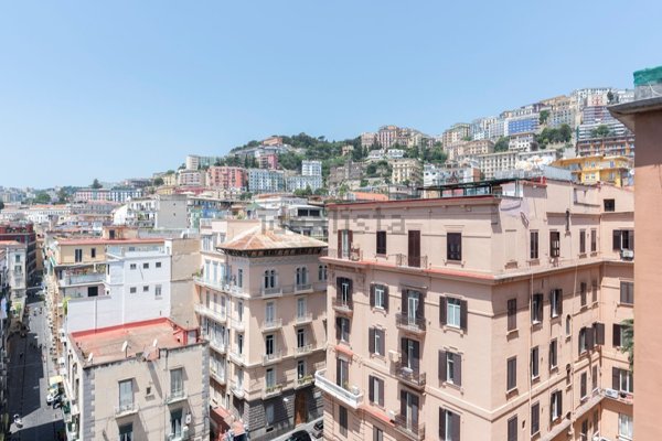 appartamento in vendita a Napoli in zona Chiaia