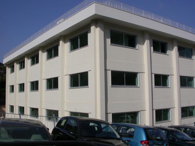 intera palazzina in vendita a Napoli in zona San Carlo all'Arena