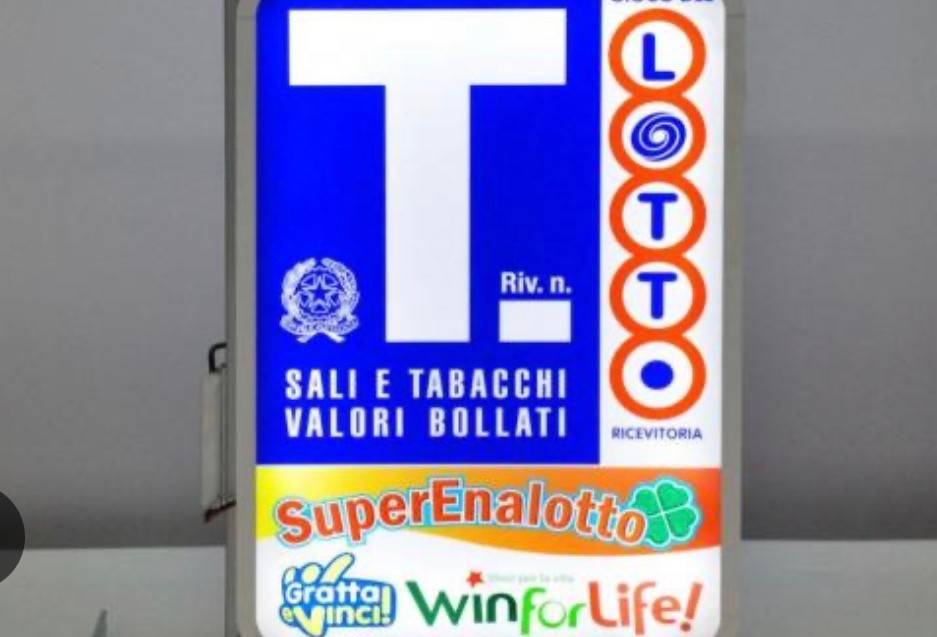 negozio in vendita a Napoli in zona Vomero