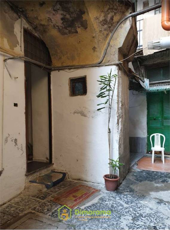 appartamento in vendita a Napoli in zona Mercato