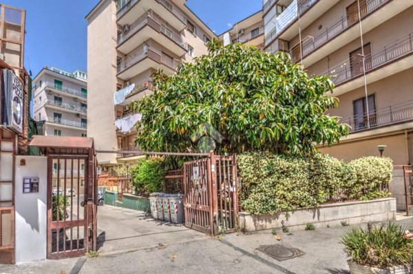 appartamento in vendita a Napoli in zona Chiaia